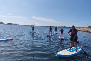 Roskilde kajakpolo tilbyder sjove oplevelser i Roskilde havn